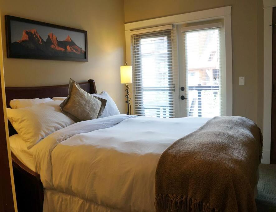 Gracie's Place * Canmore