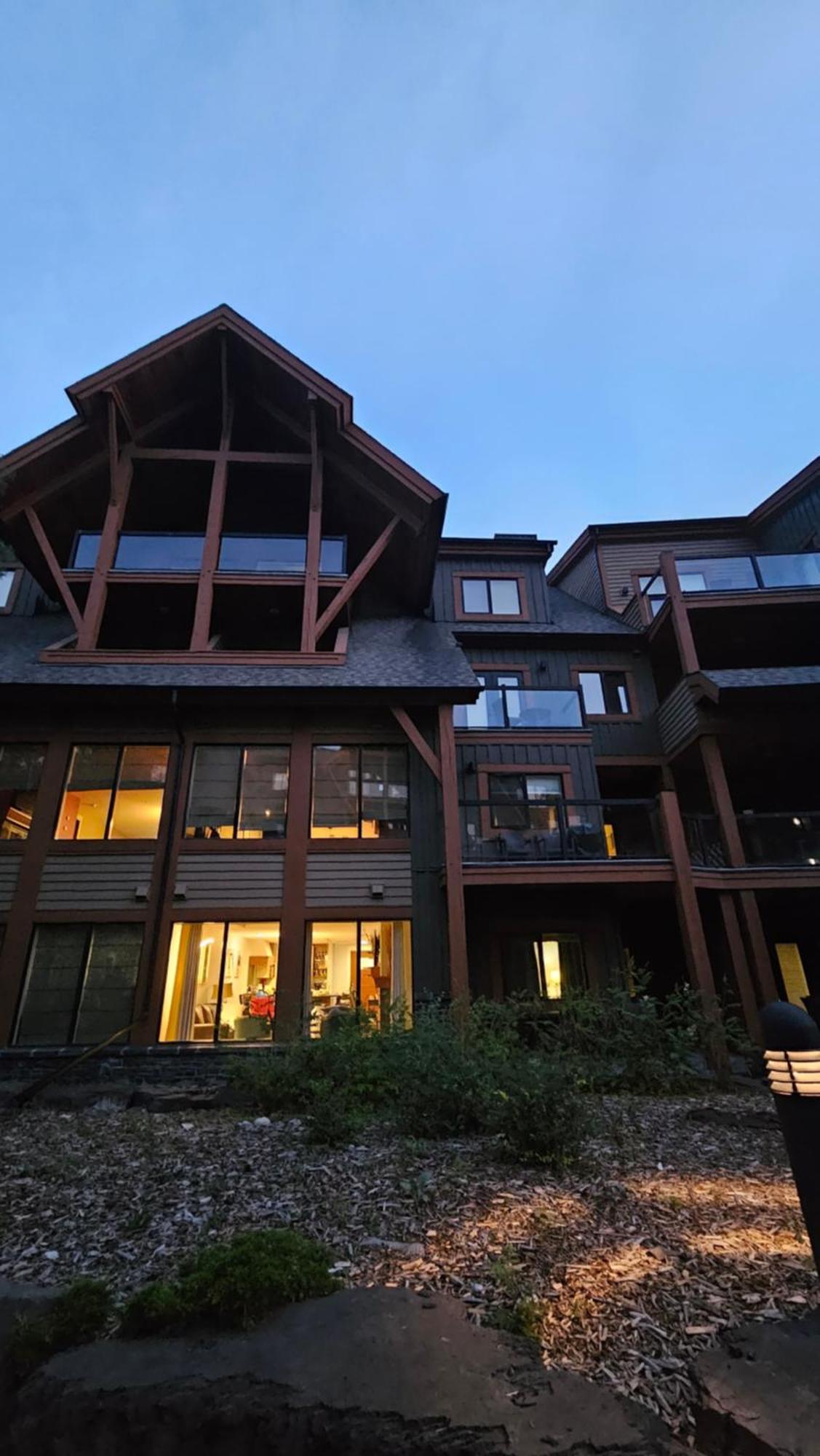 Gracie's Place Apartment Canmore